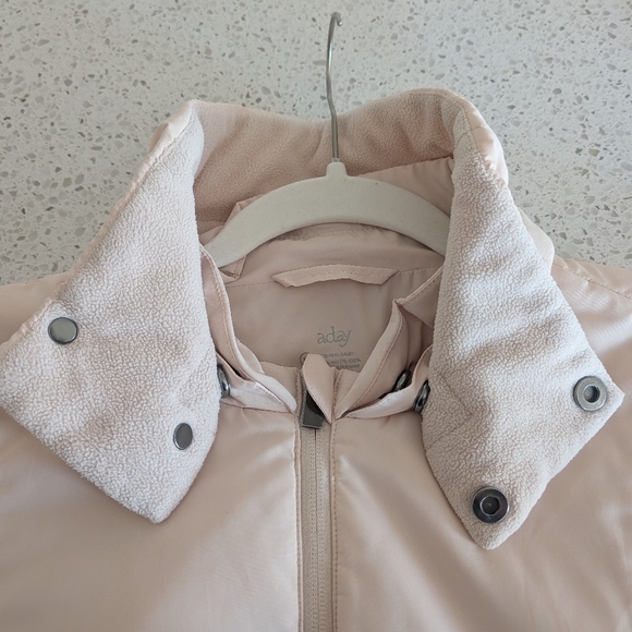 ADAY City Summits Vest - Cream - Size Medium - Picture 8 of 9